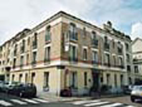 Montigny-le-Bretonneux hotels - H�tel Le Home Saint Louis